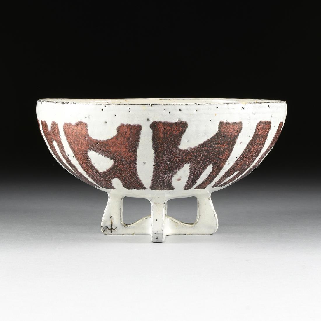 A GLAZED STUDIO CERAMIC BOWL, PROBABLY AMERICAN, CIRCA (1 of 5)