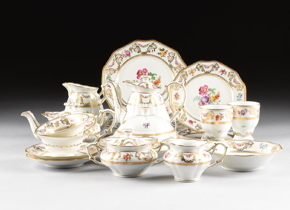 AN EIGHTEEN PIECE SCHWARZENHAMMER GILT AND TRANSFER (1 of 10)