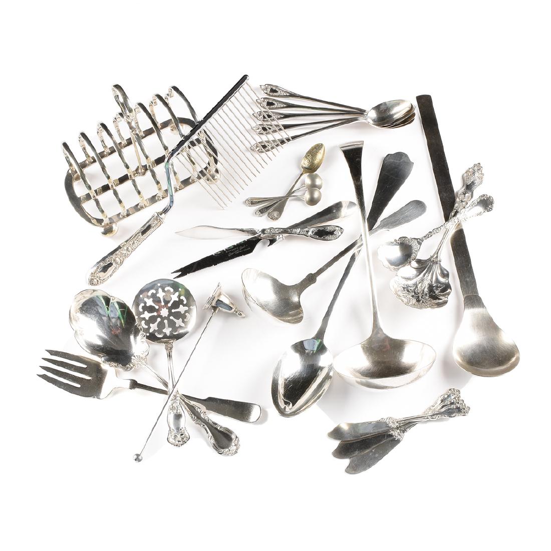 A GROUP OF TWENTY-FIVE STERLING SILVER AND SILVER (1 of 9)