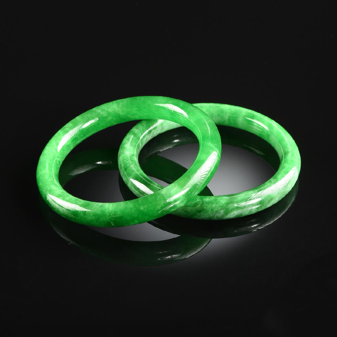 A PAIR OF CHINESE APPLE GREEN JADEITE BANGLE BRACELETS, (1 of 2)