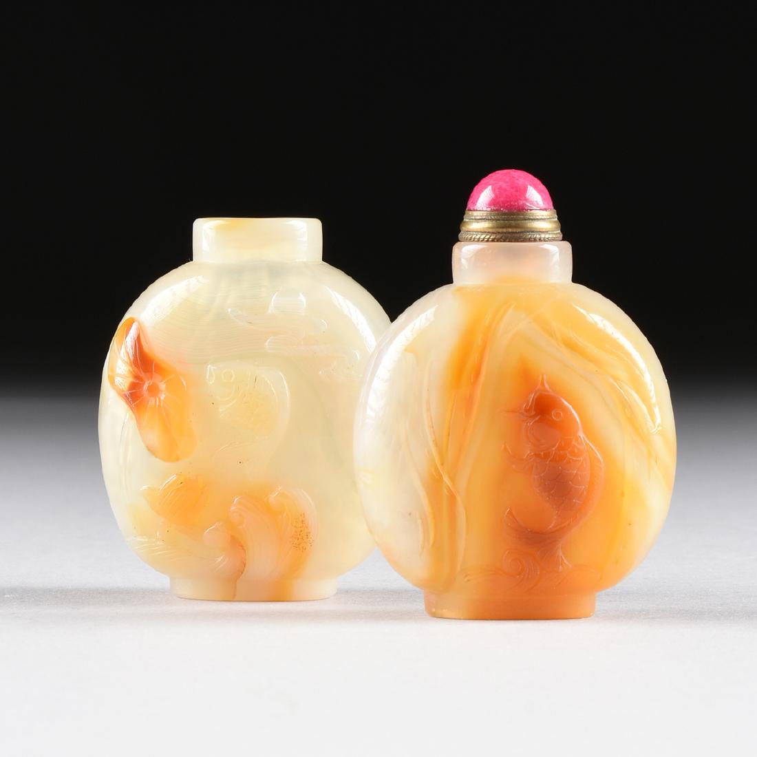 TWO AGATE CARVED SNUFF BOTTLES, 20TH CENTURY, (1 of 7)