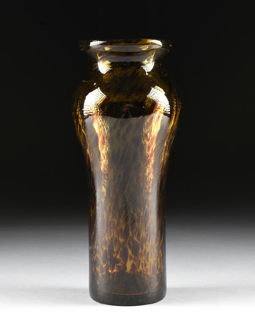 A MEXICAN CLEAR CASED "TORTOISE SHELL" GLASS VASE, 20TH (1 of 8)