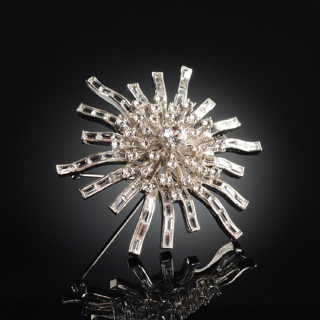 A STERLING SILVER LADY'S STAR FORM PIN/BROOCH, (1 of 2)