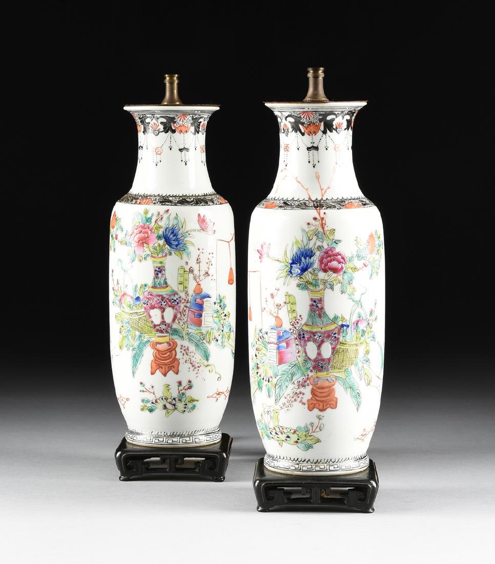 A PAIR OF CHINESE EXPORT REPUBLIC PERIOD CANTON STYLE (1 of 10)