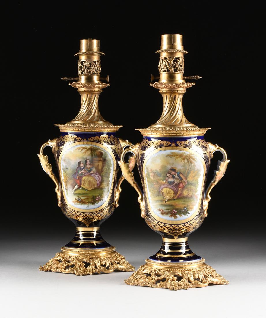 A PAIR OF OLD PARIS STYLE PARCEL GILT PAINTED AND GILT (1 of 10)