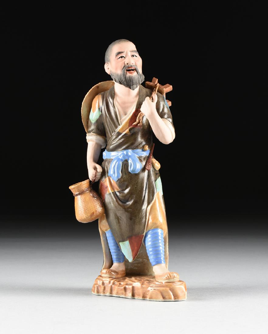 A VINTAGE CHINESE WUCAI STYLE PORCELAIN FIGURINE, LAST (1 of 10)