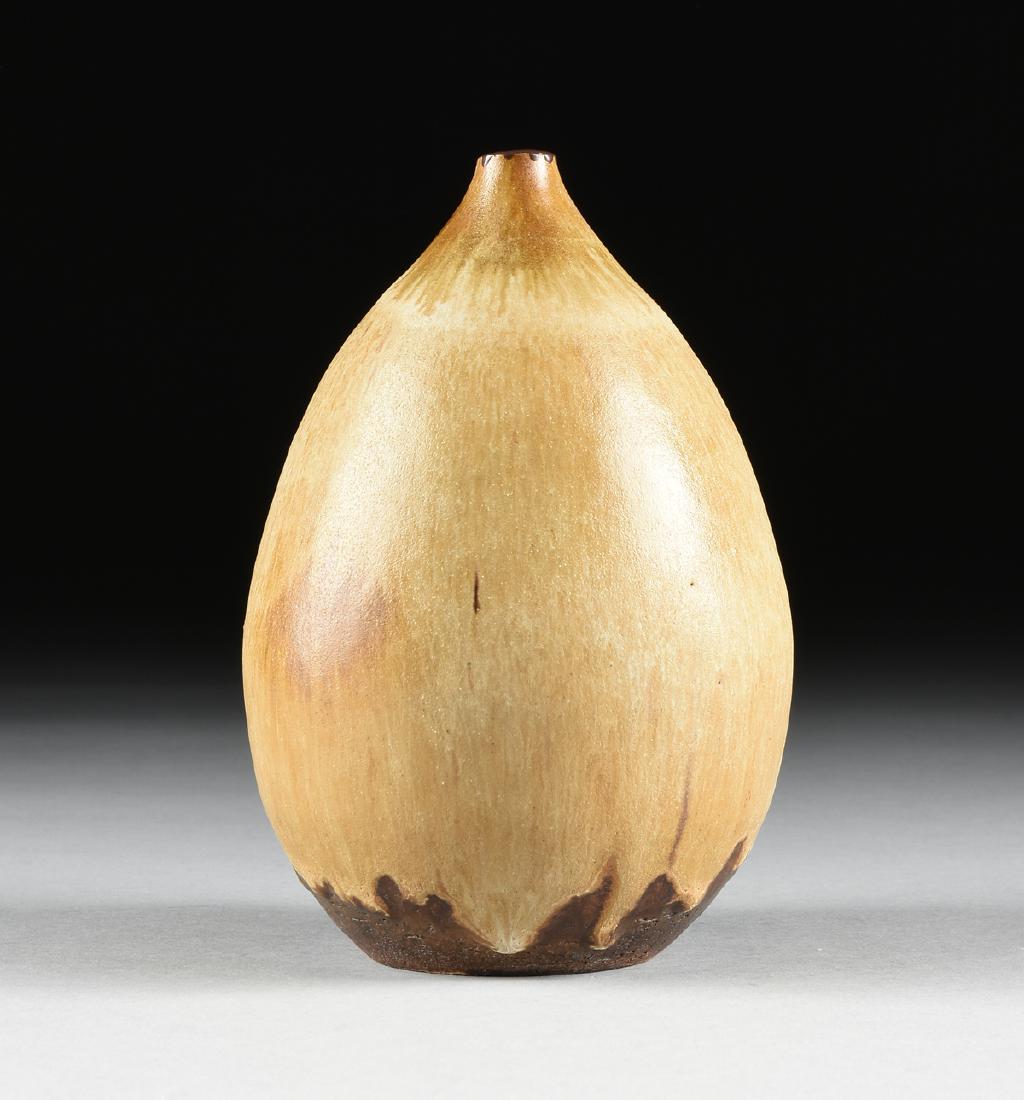 AN AMERICAN STUDIO POTTERY GLAZED STONEWARE VASE, CIRCA (1 of 7)