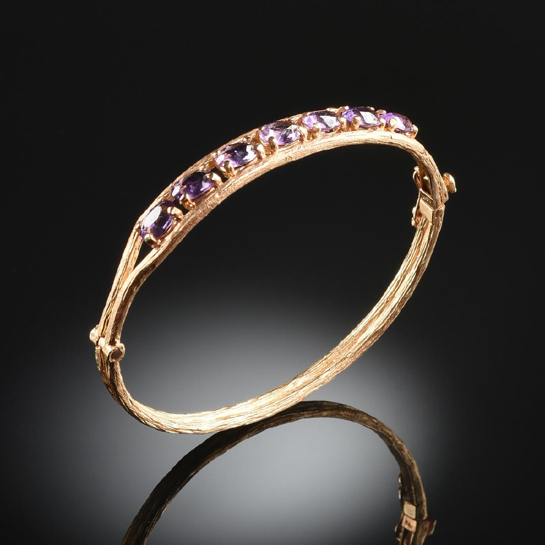 A 14K YELLOW GOLD AND AMETHYST LADY'S BANGLE BRACELET, (1 of 3)