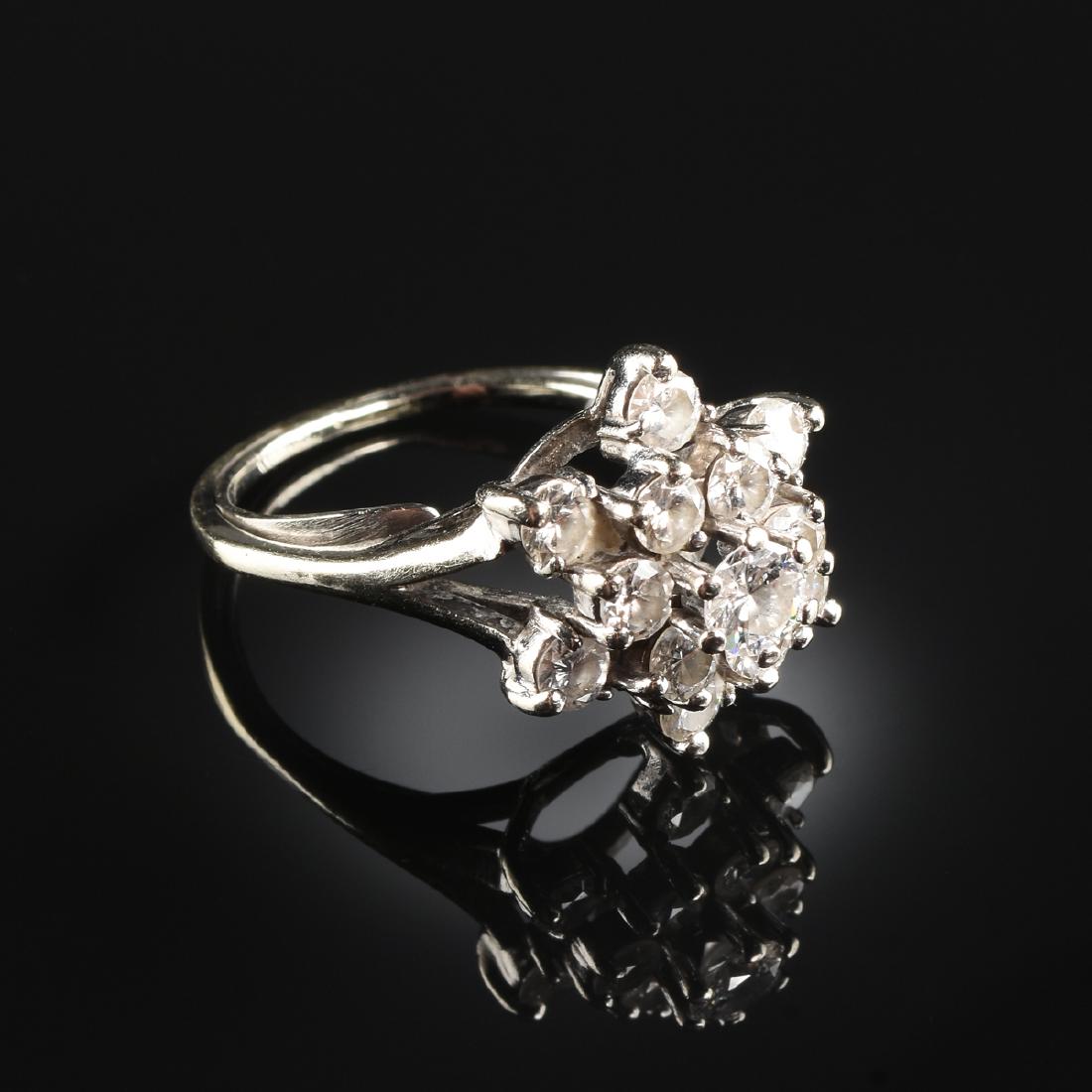 A 14K WHITE GOLD AND DIAMOND LADY'S COCKTAIL RING, (1 of 2)