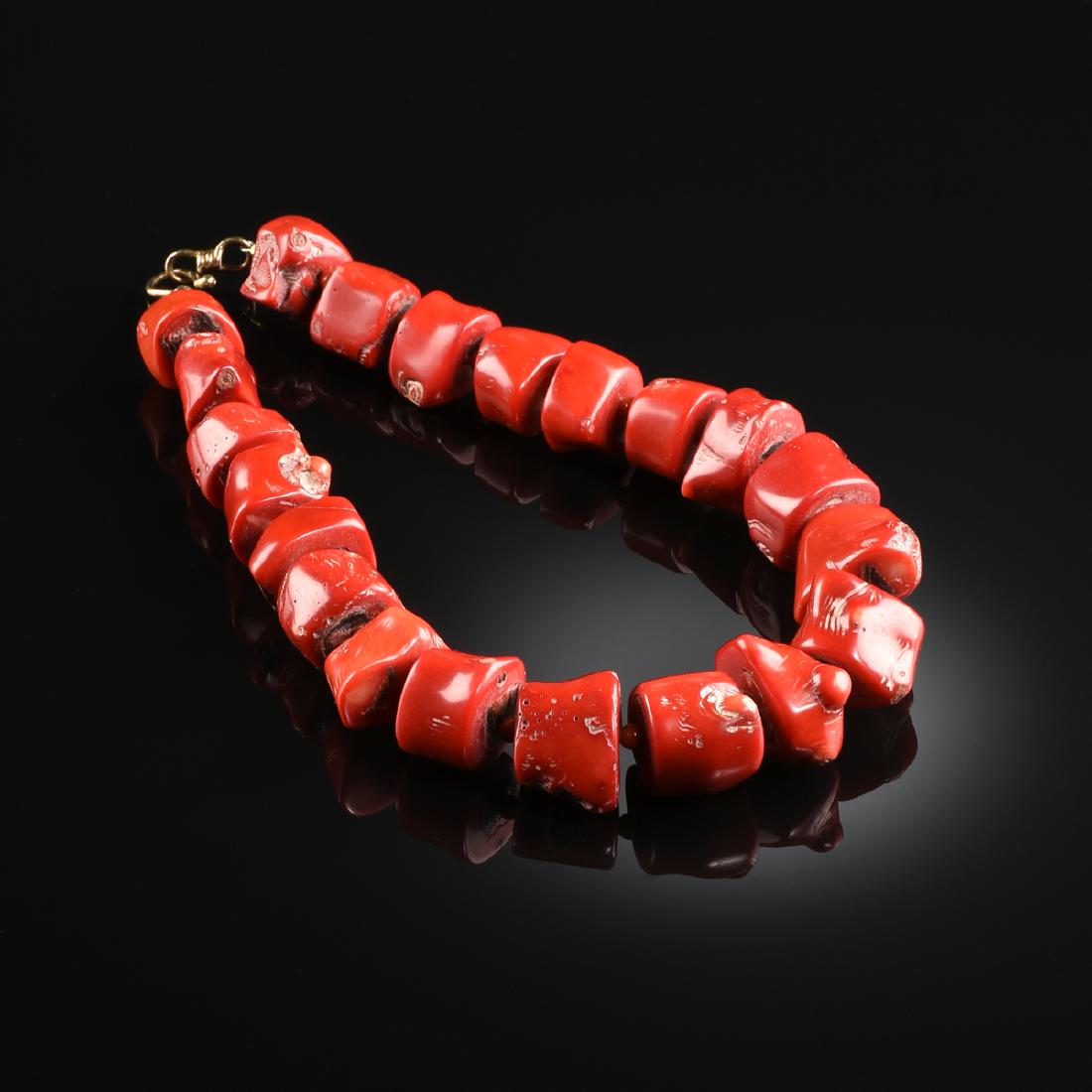 A RED CORAL NUGGET CHOKER NECKLACE, MODERN,: A RED CORAL NUGGET CHOKER NECKLACE, MODERN, the large, slightly graduating nuggets, interspersed by round polished coral beads, joined by a gilt brass hook and clasp; length: 17 1/2", diameter: 1".