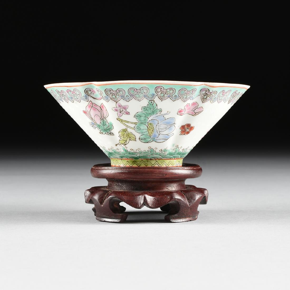 A CHINESE EXPORT FAMILLE ROSE RICEWARE PORCELAIN CUP ON (1 of 9)
