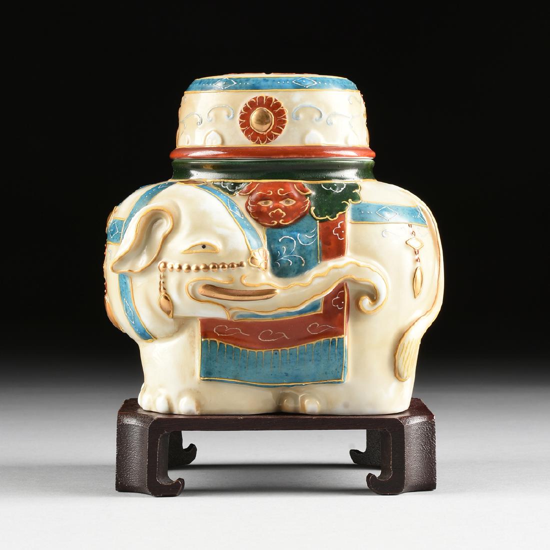 A VINTAGE CHINESE PARCEL GILT POLYCHROME LIDDED JAR, (1 of 10)