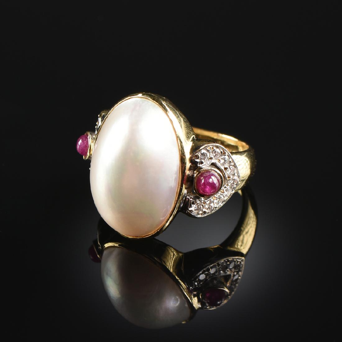 AN 18K YELLOW GOLD, MOTHER-OF-PEARL, AND DIAMOND LADY'S (1 of 2)
