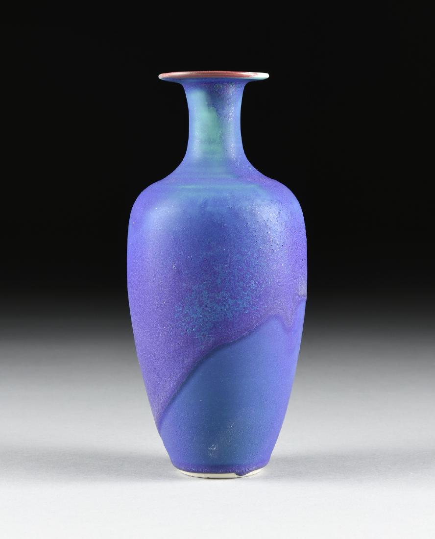 AN AMERICAN STUDIO POTTERY GLAZED PORCELAIN VASE, CIRCA (1 of 6)