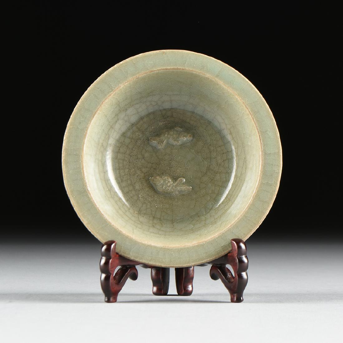 A SONG DYNASTY (960-1279) STYLE CELADON DOUBLE FISH (1 of 6)