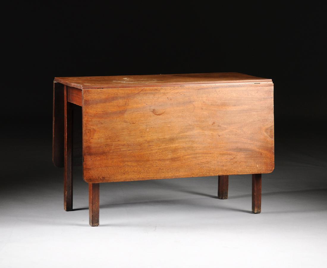 AN ANTIQUE FEDERAL STYLE DROP-LEAF BREAKFAST TABLE, (1 of 5)