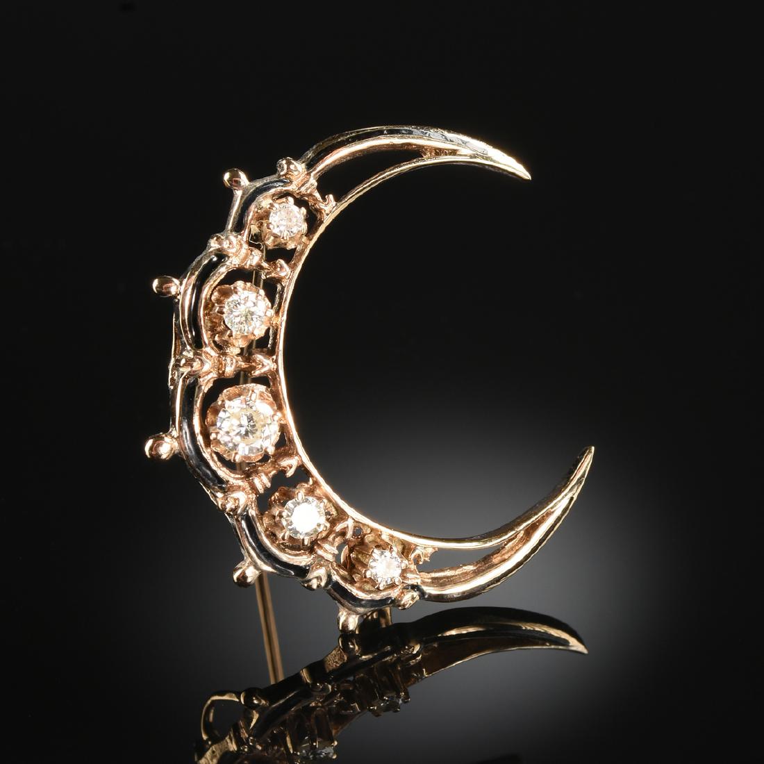 A 14K YELLOW GOLD AND DIAMOND CRESCENT BROOCH, (1 of 2)