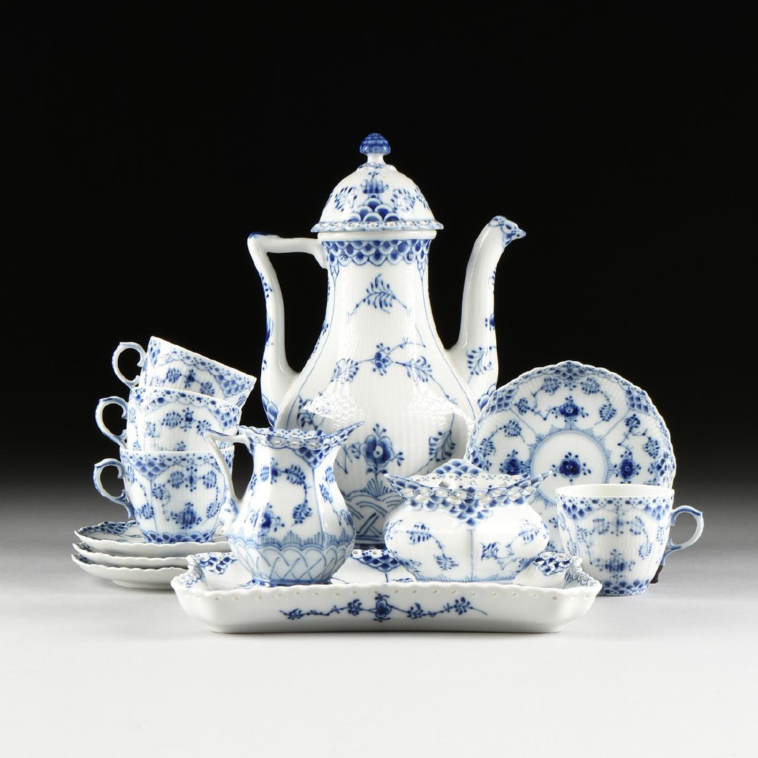 A SIXTEEN PIECE ROYAL COPENHAGEN BLUE FLUTED LACE (1 of 15)