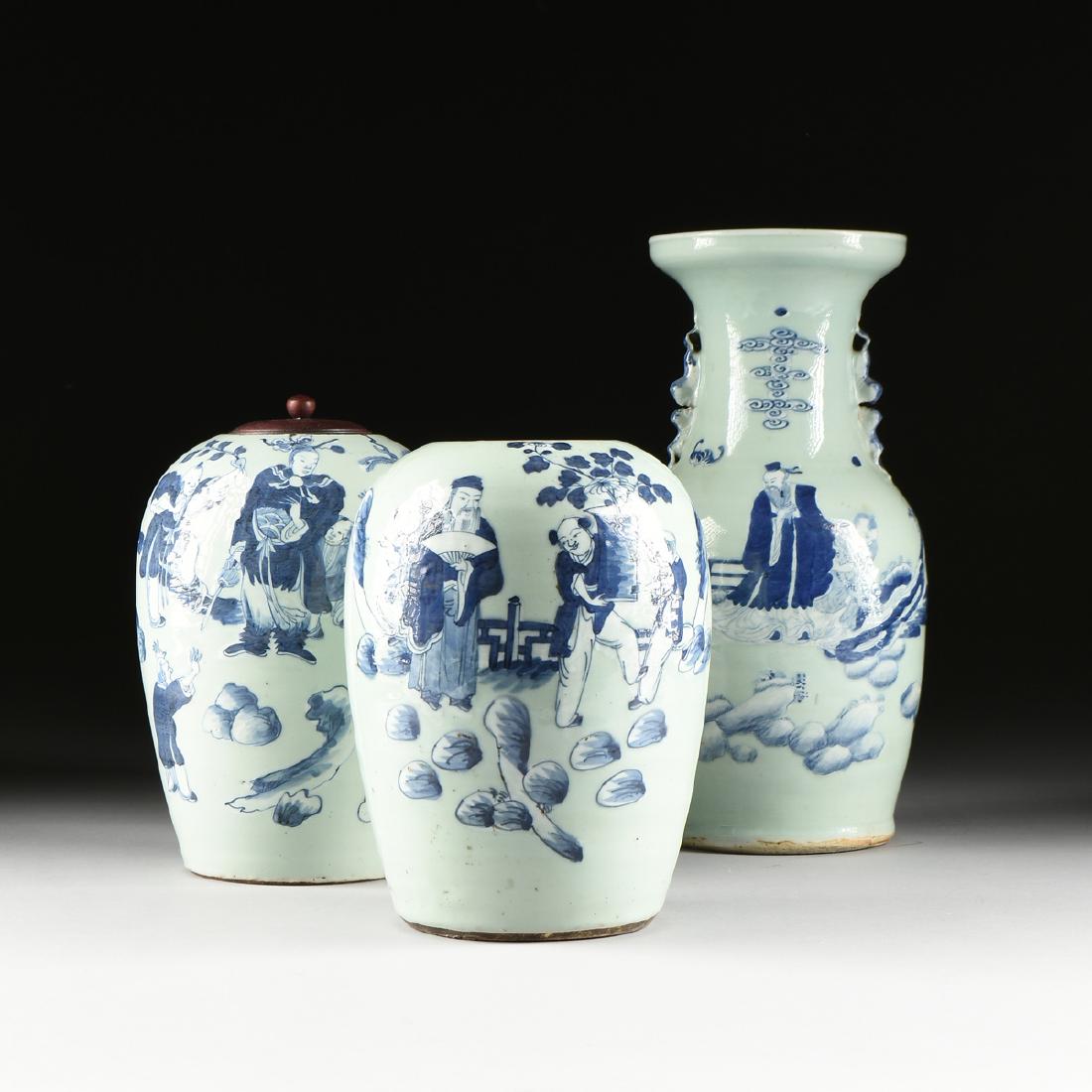 AN ASSEMBLED GARNITURE OF THREE CHINESE BLUE AND WHITE (1 of 15)