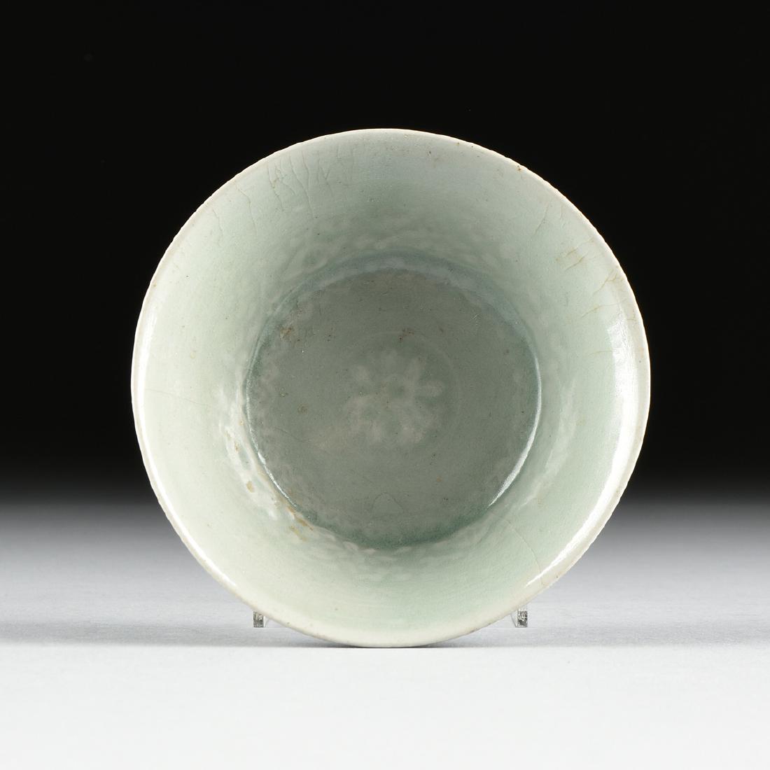 A GORYEO DYNASTY (918-1392) STYLE CELADON GLAZE INCISED (1 of 5)