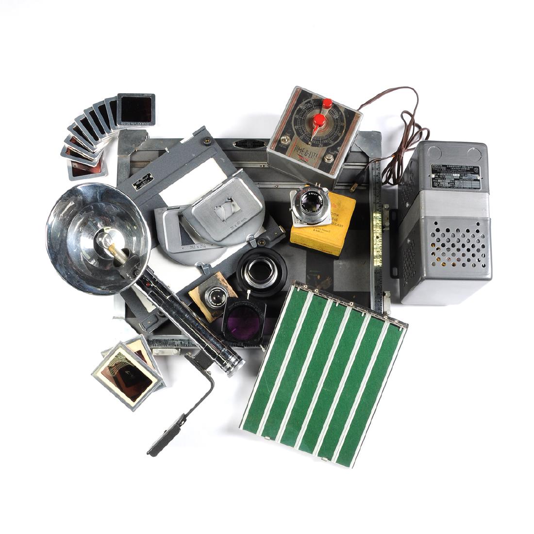 A GROUP OF THIRTEEN ITEMS OF MISCELLANEOUS PHOTOGRAPHY (1 of 9)