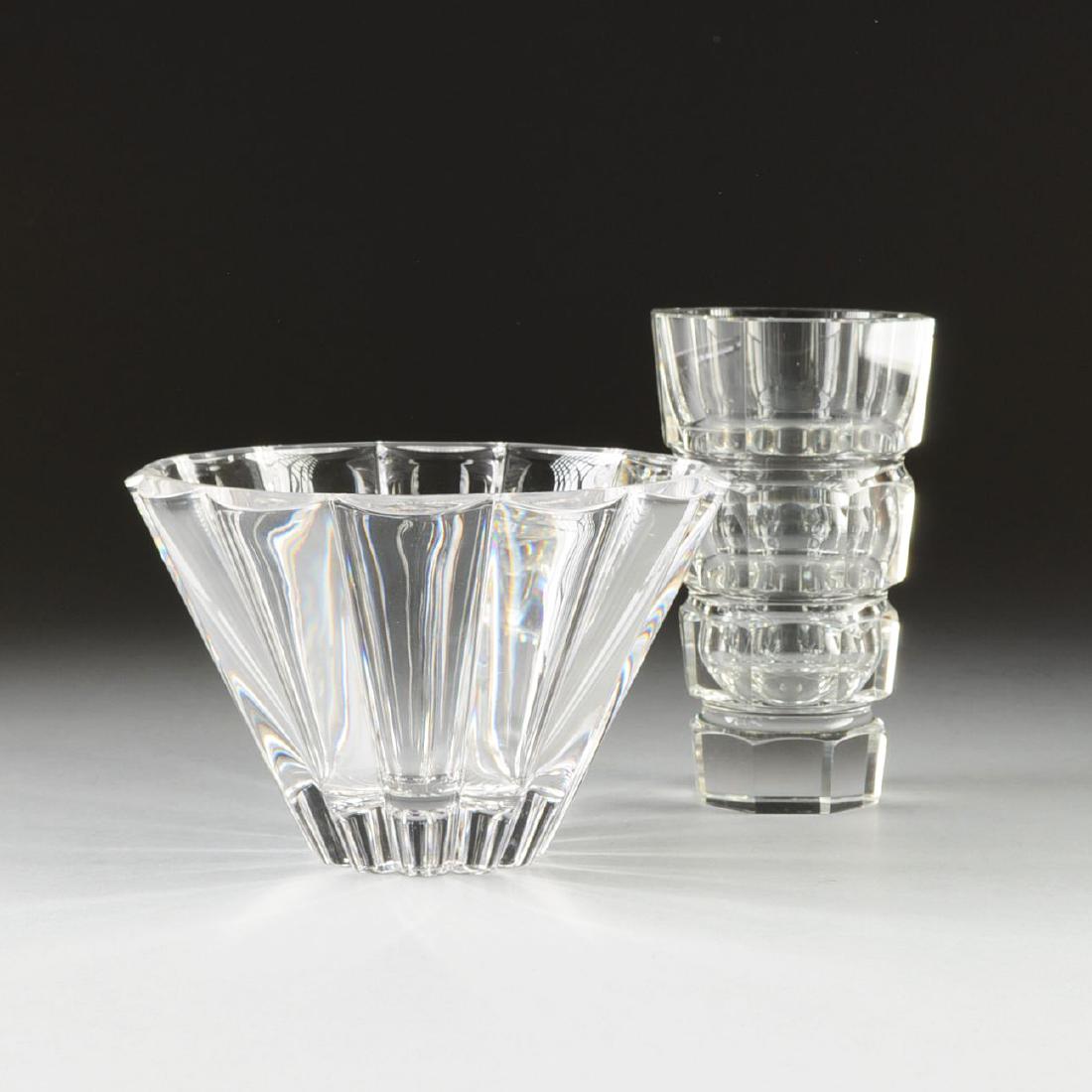 A GROUP OF TWO CONTINENTAL CRYSTAL PIECES, LATE 20TH (1 of 8)