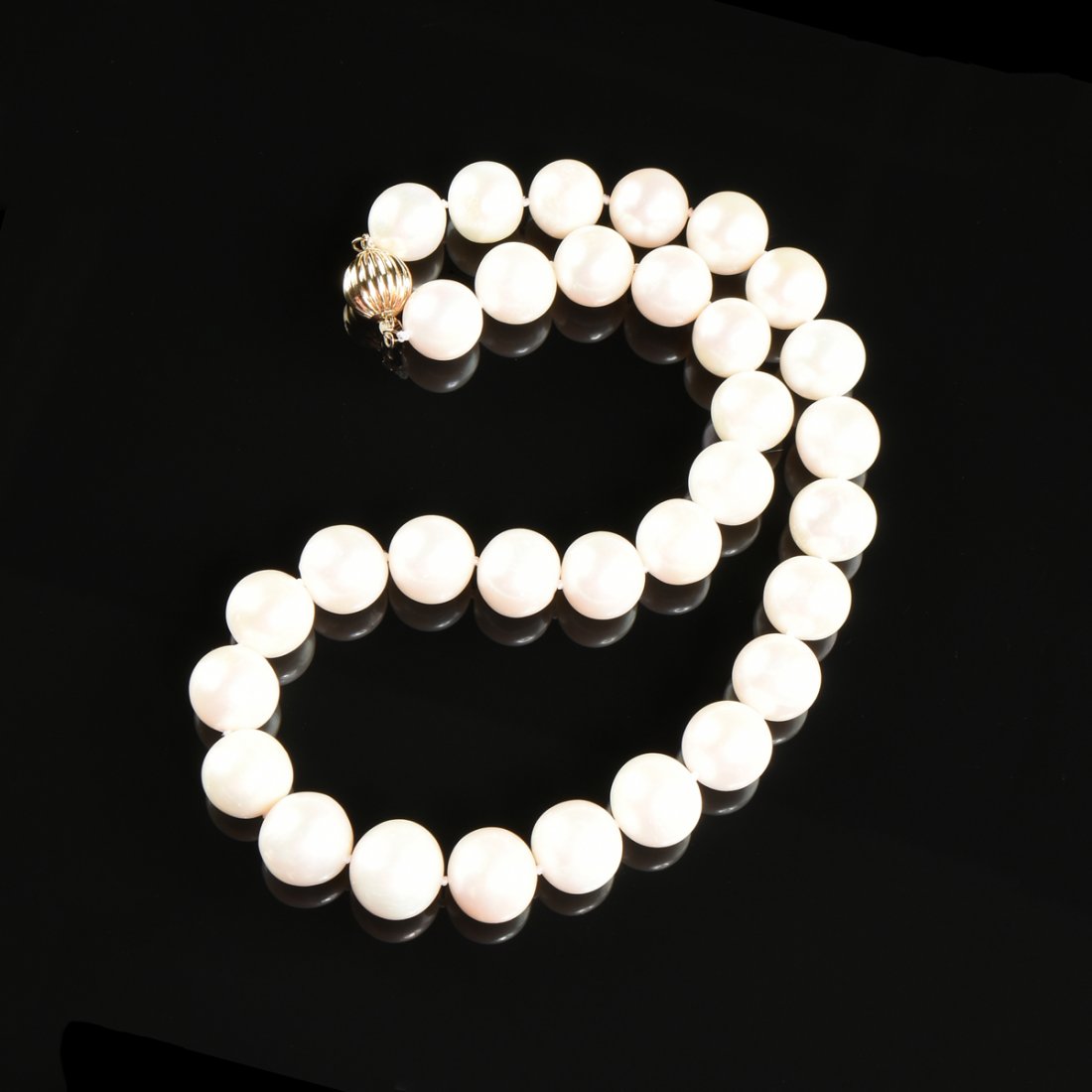 A LADY'S WHITE CULTURED PEARL AND 14K YELLOW GOLD: A LADY'S WHITE CULTURED PEARL AND 14K YELLOW GOLD CHOKER NECKLACE, MODERN, thirty-two slightly graduated 10-12 mm irregular round pearls interspersed by hand knotted white silk, length 16".