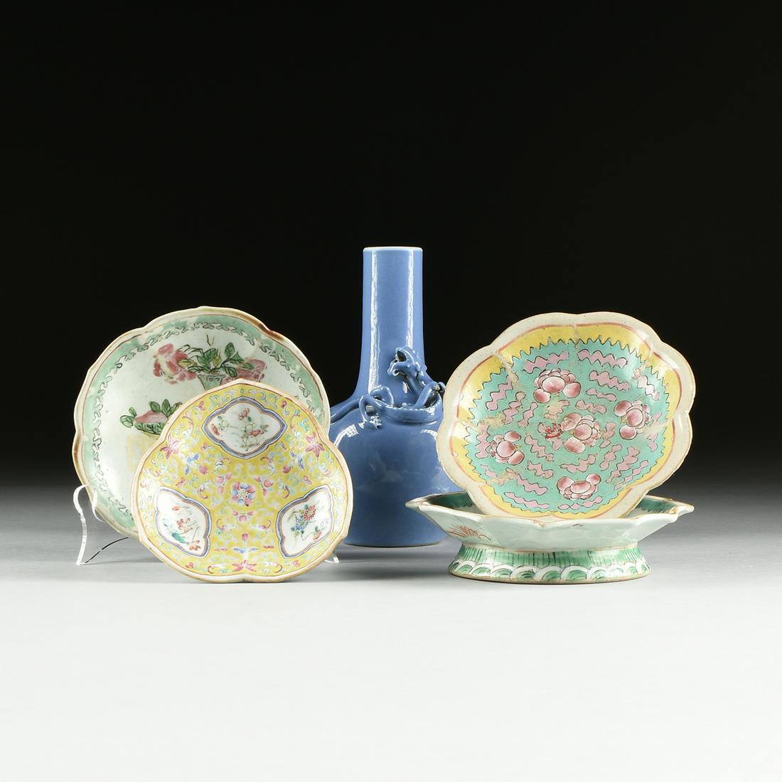 A GROUP OF FIVE CHINESE PORCELAIN AND STONEWARES, QING (1 of 16)