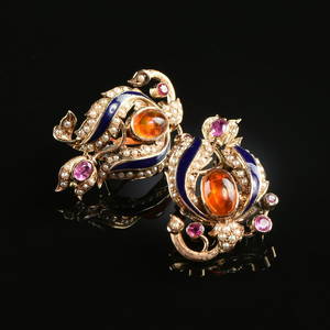 A PAIR OF 14K YELLOW GOLD, HESSONITE, SEED PEARL, AND