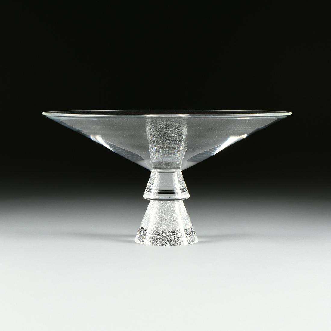 A STEUBEN CLEAR CRYSTAL CENTERPIECE BOWL IN THE (1 of 4)