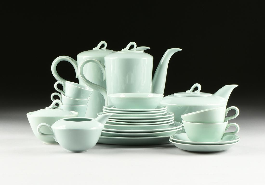 A VINTAGE TWENTY-SEVEN PIECE HOMER LAUGHLIN JUBILEE (1 of 9)