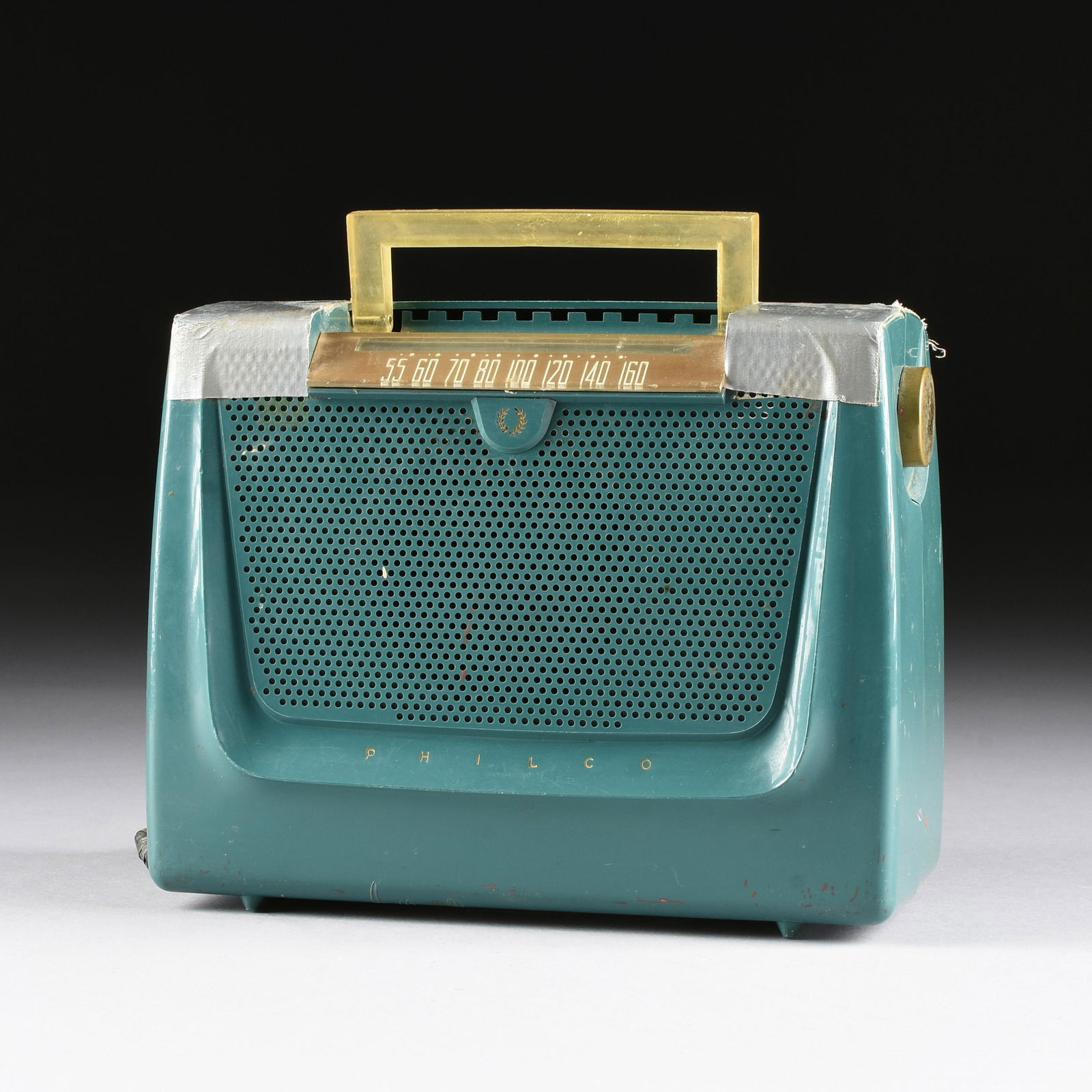 A VINTAGE AMERICAN PHILCO RADIO, 1951, MODEL 51-629, (1 of 6)