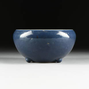 A VINTAGE CHINESE MONOCHROME BLUE PORCELAIN TRIPOD BOWL: A VINTAGE CHINESE MONOCHROME BLUE PORCELAIN TRIPOD BOWL CENSER,19TH/20TH CENTURY, of tapered bulb form and thickly potted with a wide mouth above a white glazed interior centering an unglazed flat bas