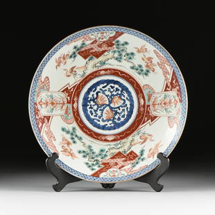 AN ANTIQUE JAPANESE IMARI PARCEL GILT ENAMELED CHARGER,: AN ANTIQUE JAPANESE IMARI PARCEL GILT ENAMELED CHARGER, LATE MEIJI PERIOD (1868-1912), the central seaweed and flower bloom mon style medallion within an iron red band encircled by repeating
