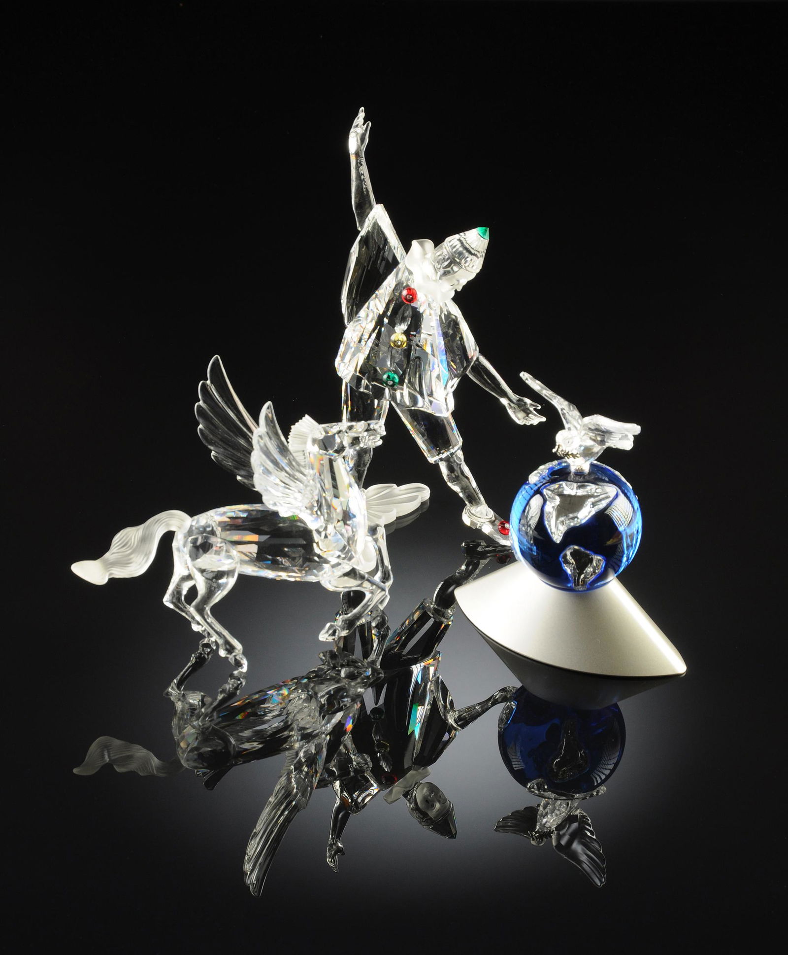 A GROUP OF THREE SWAROVSKI ANNUAL EDITION CUT CRYSTAL (1 of 10)