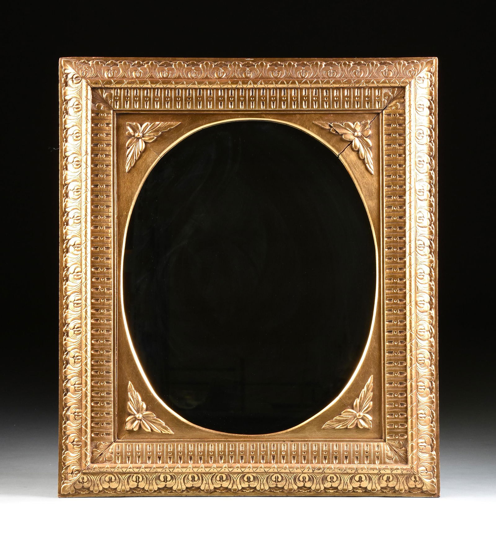 A VICTORIAN PARCEL GILT CARVED WOOD MIRROR, LATE 19TH (1 of 6)