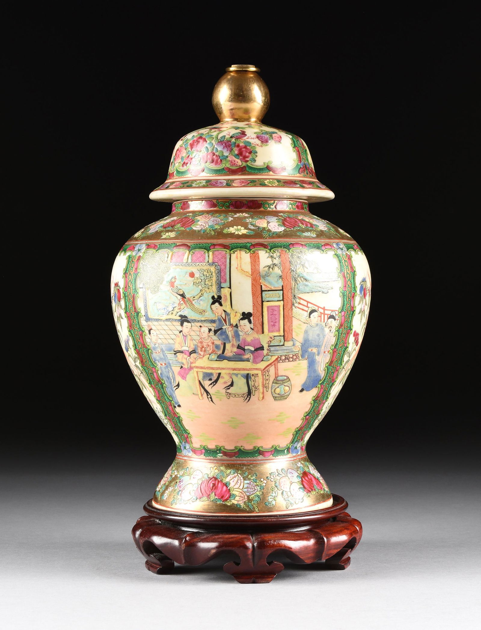 A CHINESE EXPORT ROSE MEDALLION PATTERN PORCELAIN LAMP, (1 of 7)