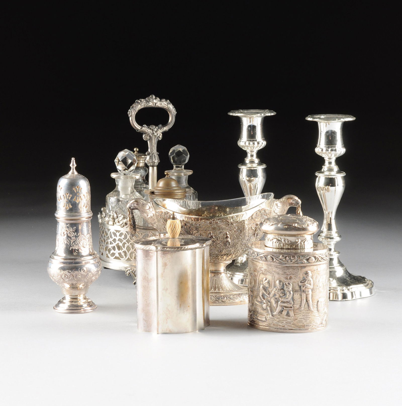 A GROUP OF ELEVEN ANGLO AMERICAN SILVER PLATED TABLE (1 of 12)