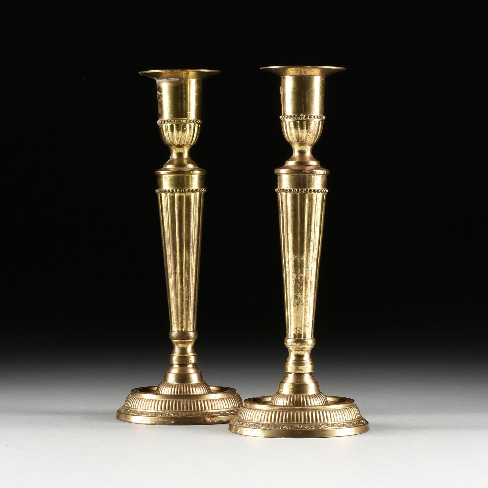 A PAIR OF GEORGE III STYLE BRASS CANDLESTICKS, MODERN, (1 of 6)