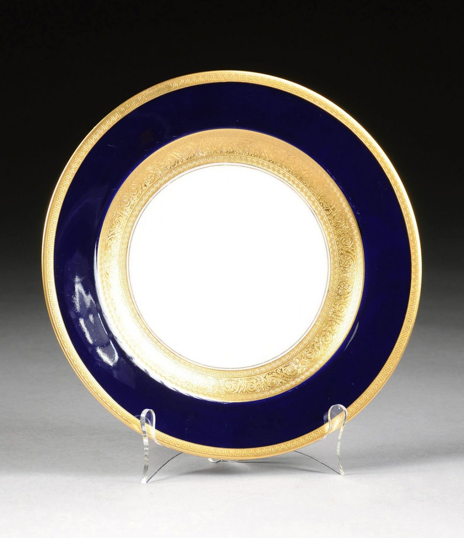 A SET OF SIX HUTSCHENREUTHER ROYAL BAVARIAN PARCEL GILT: A SET OF SIX HUTSCHENREUTHER ROYAL BAVARIAN PARCEL GILT COBALT BLUE GROUND PLATES, GREEN MAKER'S MARKS, VARIOUS IMPRESSED NUMBERS, 20TH CENTURY, each with bands of gilt Greek key alternating a broad c