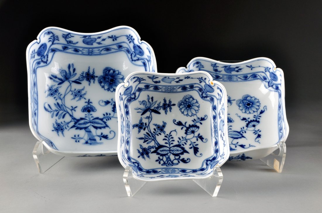 AN ASSEMBLED SET OF THREE MEISSEN AND GERMAN BLUE ONION: AN ASSEMBLED SET OF THREE MEISSEN AND GERMAN BLUE ONION GRADUATED SERVING BOWLS, BLUE CROSSED SWORDS AND MAKER'S MARKS, PRESSENUMMERS 0, 1, 56, 7, 93, LATE 19TH/EARLY 20TH CENTURY, each decorated in t