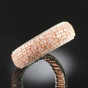 AN 18K GOLD AND PINK DIAMOND LADY'S BRACELET,