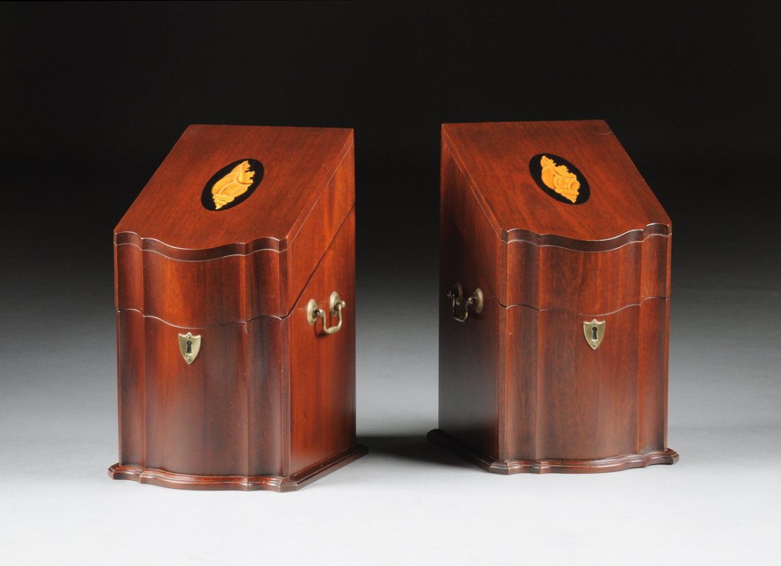 A PAIR OF FEDERAL STYLE MARQUETRY INLAID MAHOGANY KNIFE: A PAIR OF FEDERAL STYLE MARQUETRY INLAID MAHOGANY KNIFE BOXES, LATE 20TH CENTURY, each of shaped rectangular form with a bow-front slanted hinged lid centering an ebonized oval panel enclosing a blond