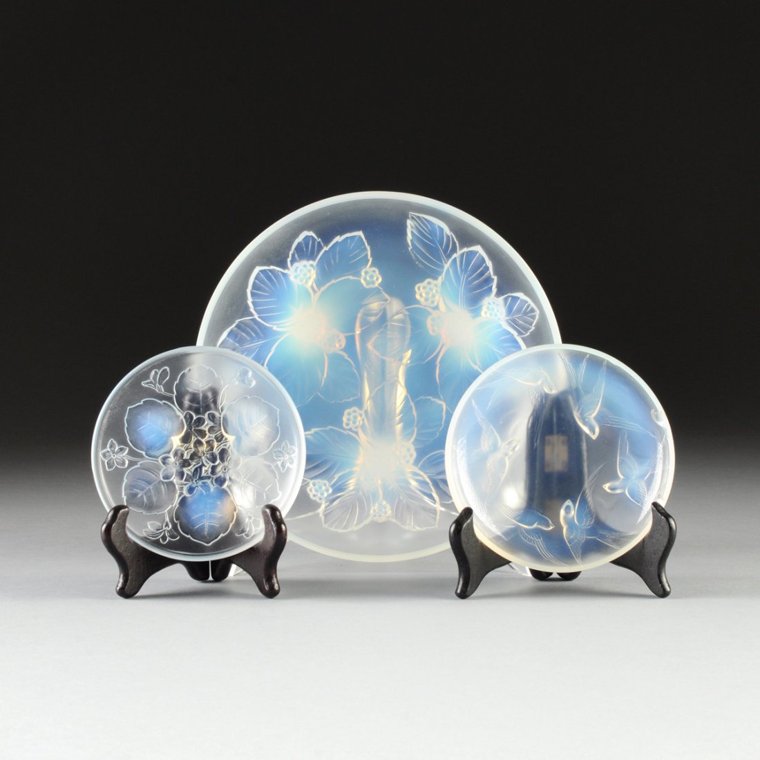 A GROUP OF THREE SABINO OPALESCENT GLASS DISHES, MOLDED: A GROUP OF THREE SABINO OPALESCENT GLASS DISHES, MOLDED RAISED LETTER SIGNATURES, 20TH CENTURY, each of circular form and incorporating tripod feet, comprising a blackberry and leaf cluster molded sha