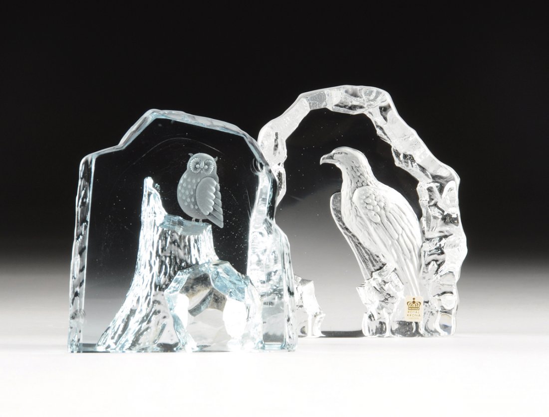TWO SWEDISH MOLDED AND CUT CRYSTAL BOULDER FORM BOOKEND (1 of 8)