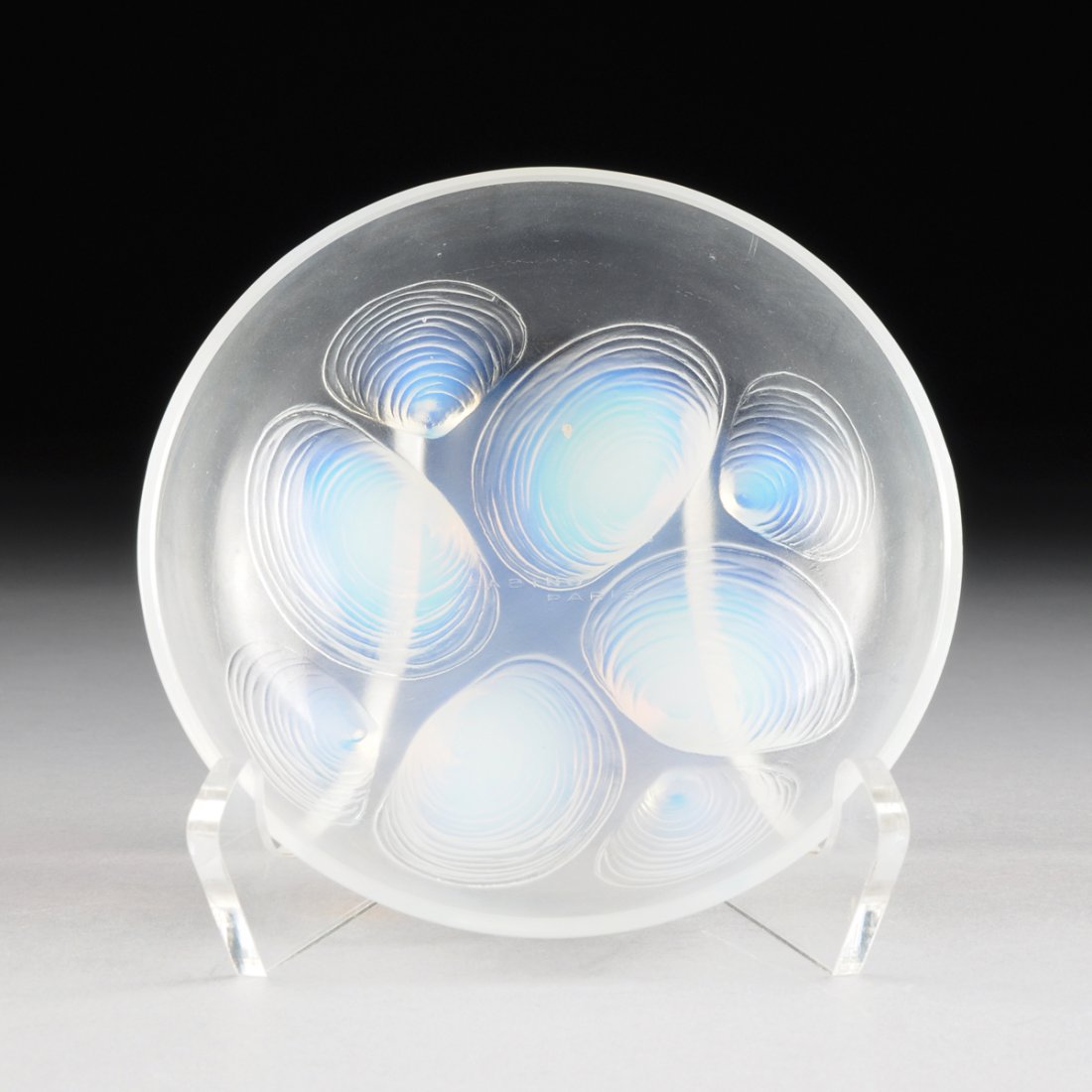 A VINTAGE SABINO OPALESCENT GLASS BOWL, CLAM SHELL #1 P: A VINTAGE SABINO OPALESCENT GLASS BOWL, CLAM SHELL #1 PATTERN, RAISED LETTER SIGNATURE, EARLY 20TH CENTURY, of tapering circular form and raised on molded deep relief clam shell form feet, enclosing i