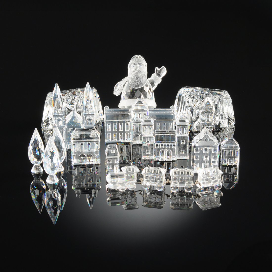 A FIFTEEN PIECE SWAROVSKI CRYSTAL MINIATURE TOWN/VILLAG (1 of 9)