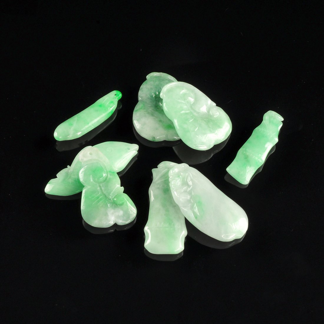 A GROUP OF EIGHT CHINESE CARVED APPLE GREEN FLECKED (1 of 1)