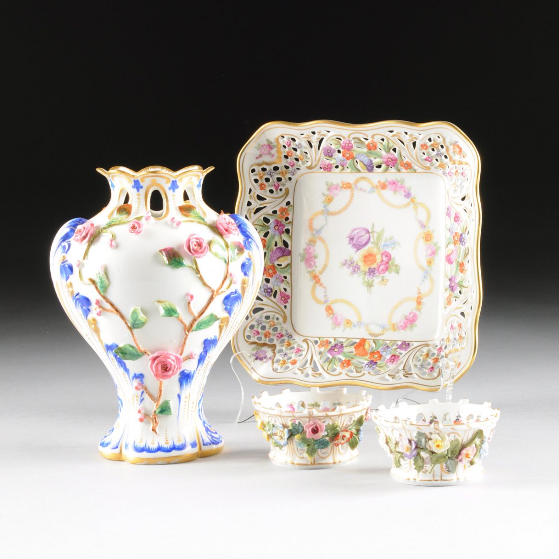 A GROUP OF FOUR CONTINENTAL PORCELAIN PIECES, 20TH (1 of 10)