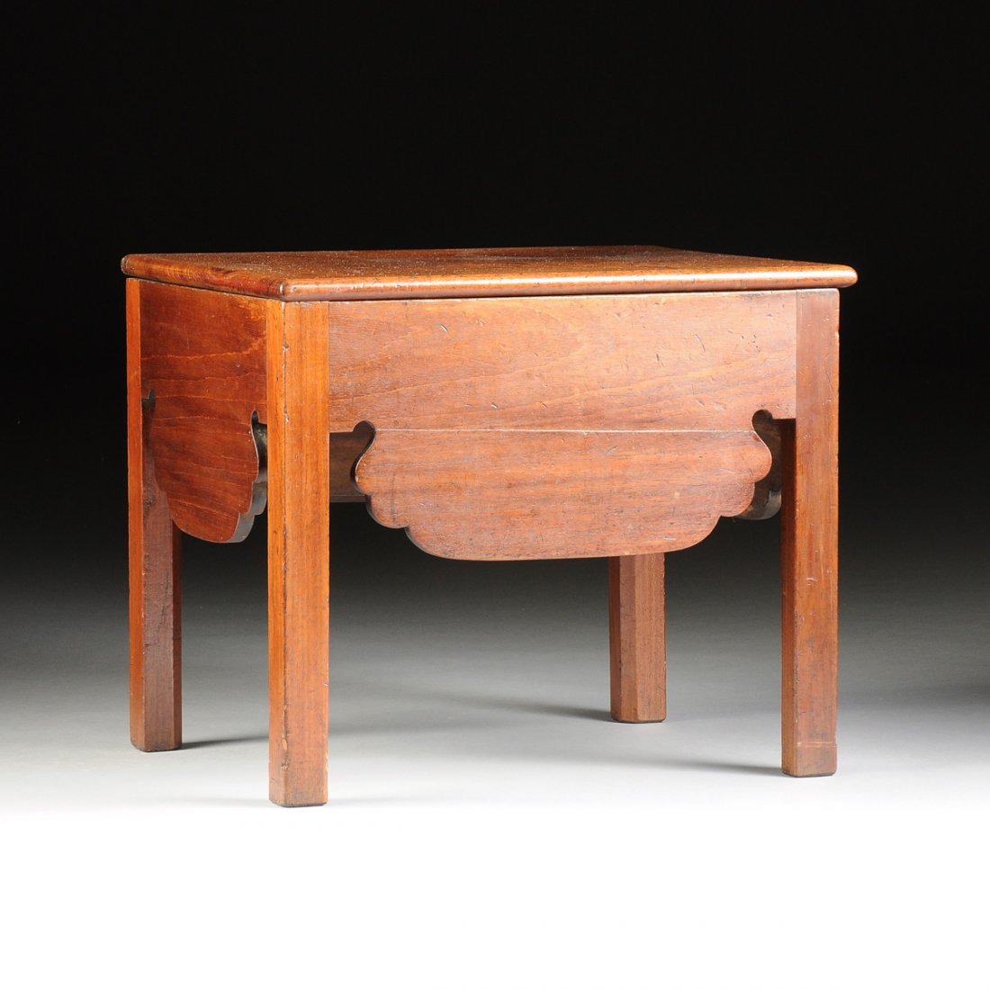 A FEDERAL CARVED MAHOGANY TOILETTE CHAIR, EARLY 19TH (1 of 7)